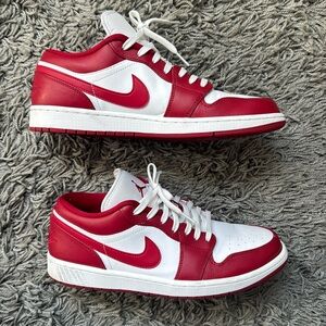 Jordan AJ1 Low SE red. Great condition. Size 11.